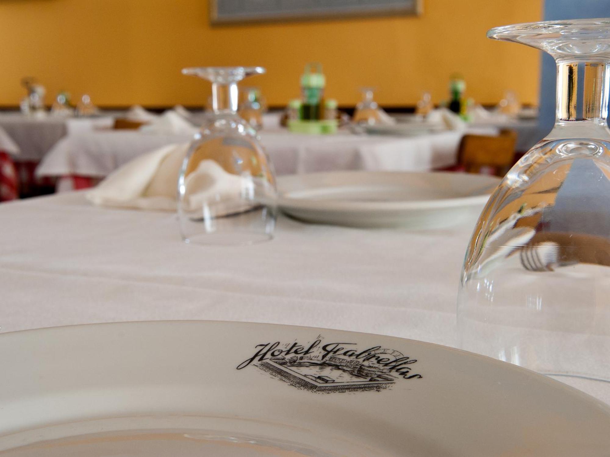 Hostal Fabrellas Caldes de Malavella Εξωτερικό φωτογραφία