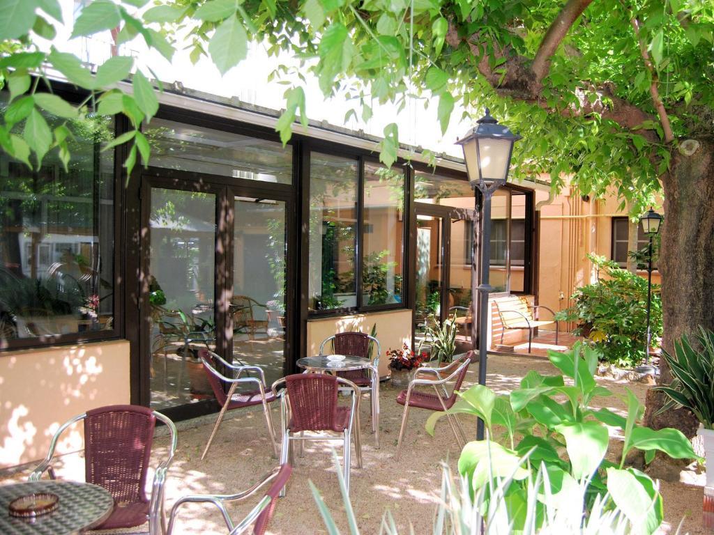 Hostal Fabrellas Caldes de Malavella Εξωτερικό φωτογραφία
