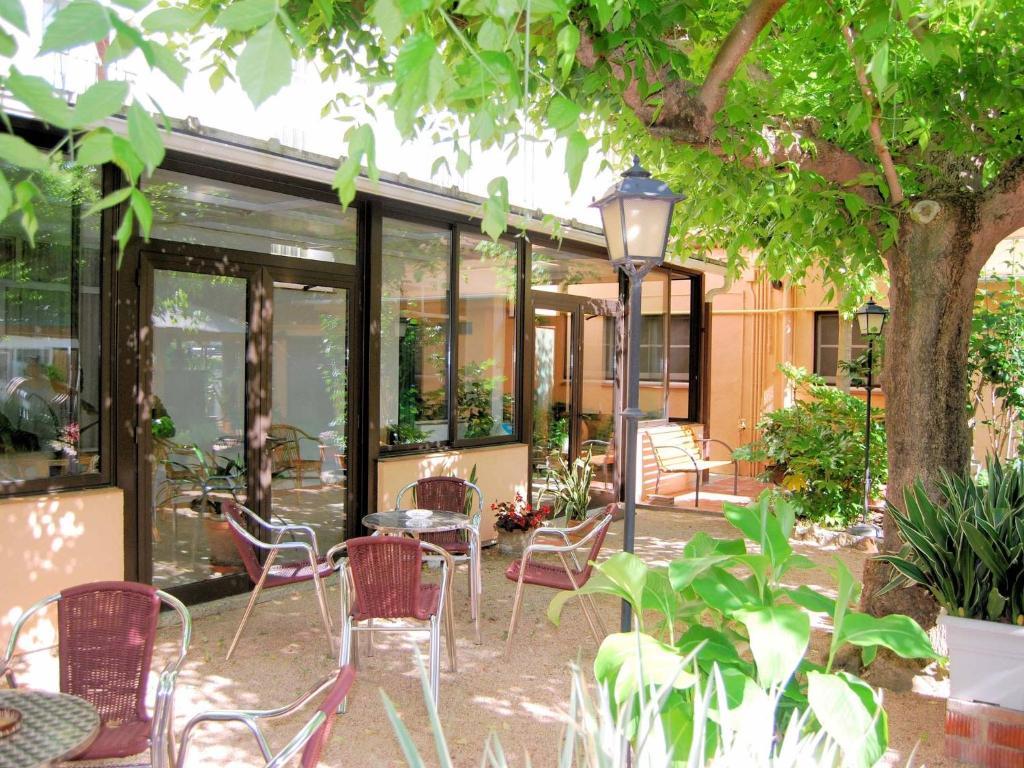 Hostal Fabrellas Caldes de Malavella Εξωτερικό φωτογραφία