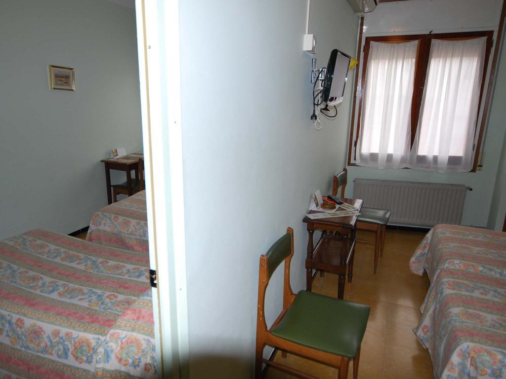Hostal Fabrellas Caldes de Malavella Εξωτερικό φωτογραφία