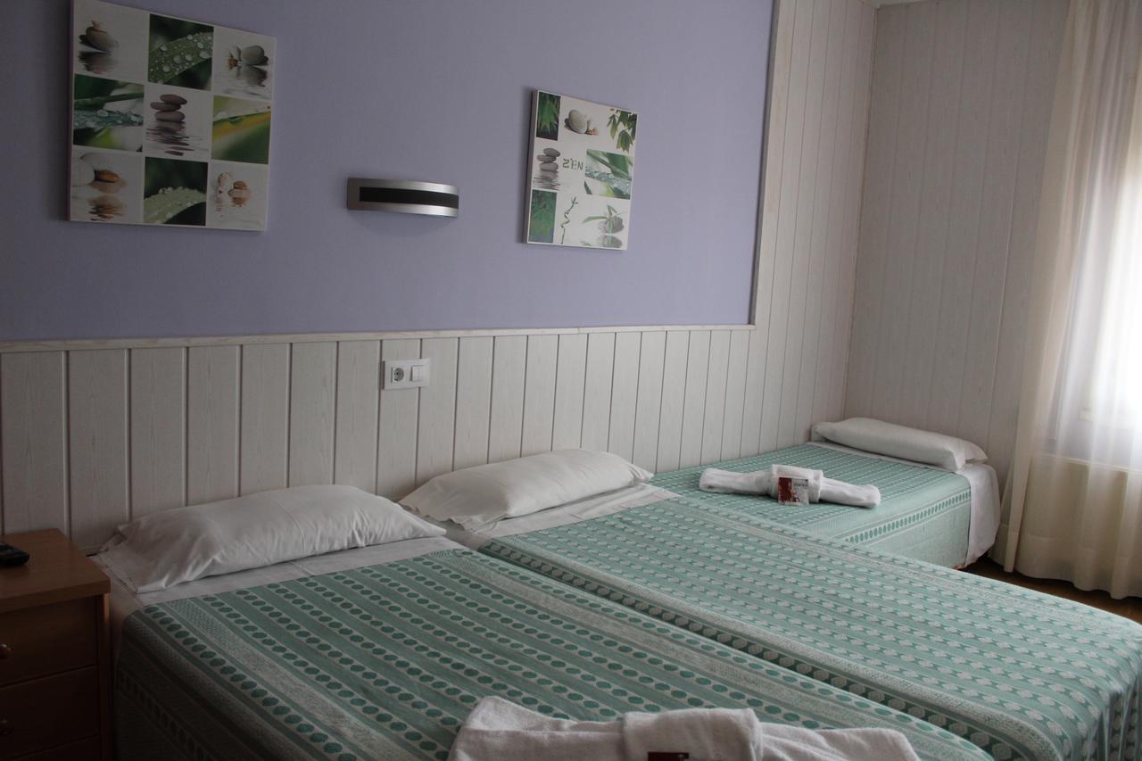 Hostal Fabrellas Caldes de Malavella Εξωτερικό φωτογραφία