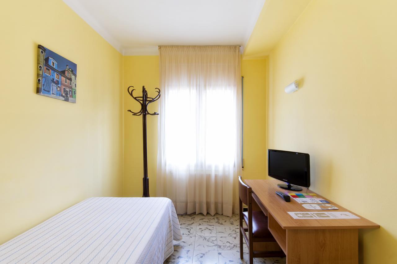 Hostal Fabrellas Caldes de Malavella Εξωτερικό φωτογραφία