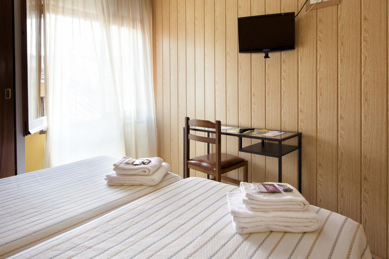 Hostal Fabrellas Caldes de Malavella Εξωτερικό φωτογραφία