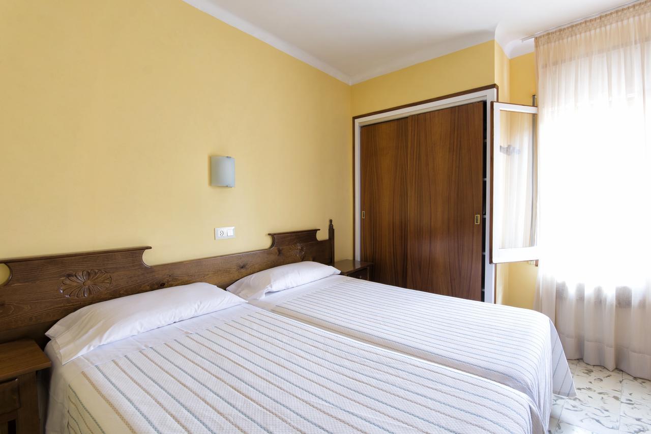 Hostal Fabrellas Caldes de Malavella Εξωτερικό φωτογραφία