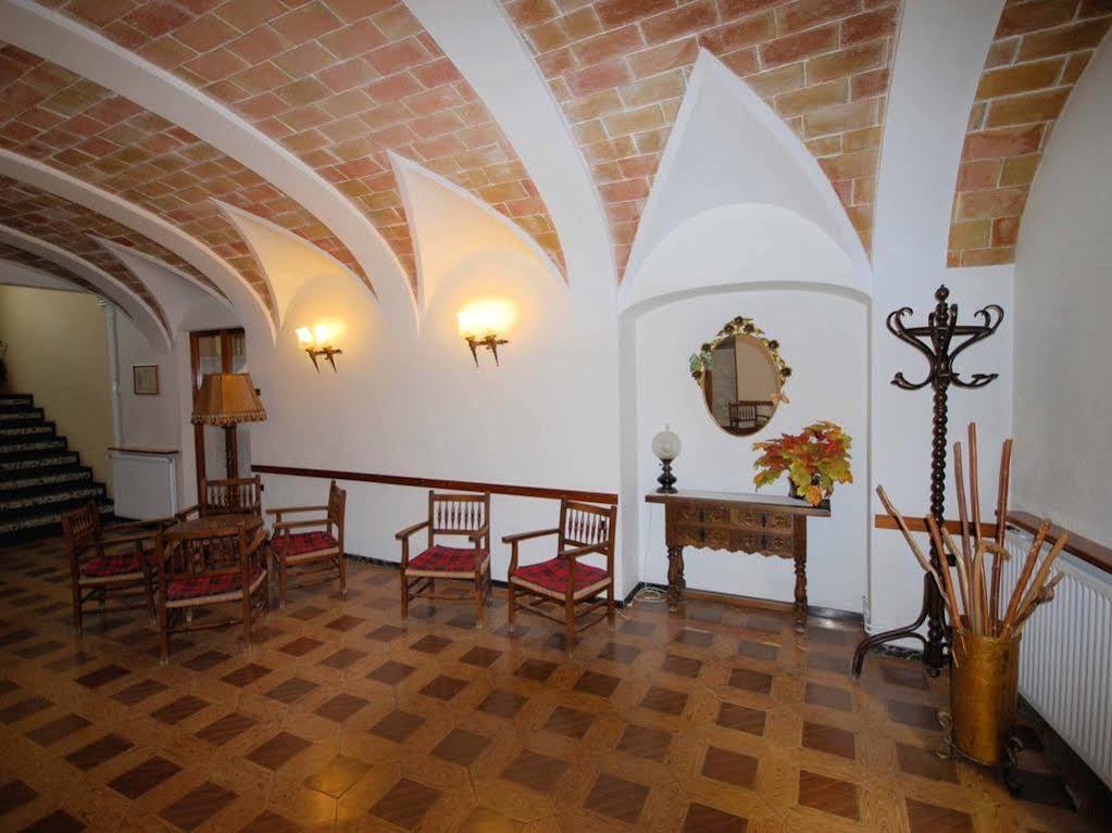Hostal Fabrellas Caldes de Malavella Εξωτερικό φωτογραφία